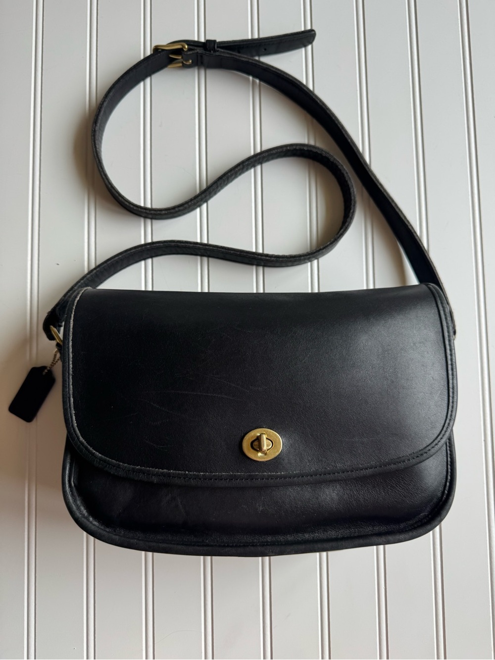 Vintage Black Glove-Tanned Leather Turnlock Crossbody Purse / Coach City Bag